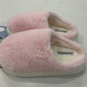 Aeropostale Ladies' Pink Slippers- NEW!